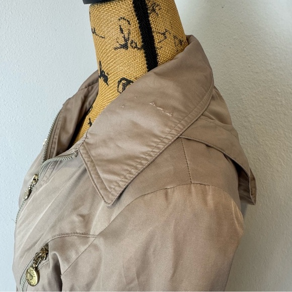 Betsey Johnson Belted Taupe Raincoat ruffle jacket – Hooded Gold Hardware XS - Picture 5 of 8